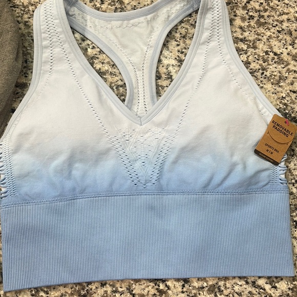 Sport bra - Picture 1 of 2